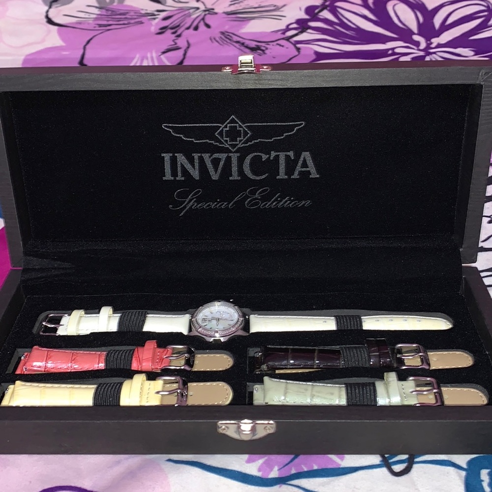 INVICTA SPECIAL EDITION WOMENS WATCH SET